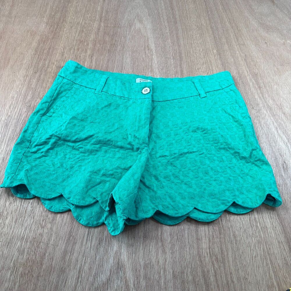 Crown & Ivy Petite Scalloped Hem Shorts Green Textured Preppy Summer Size 10P